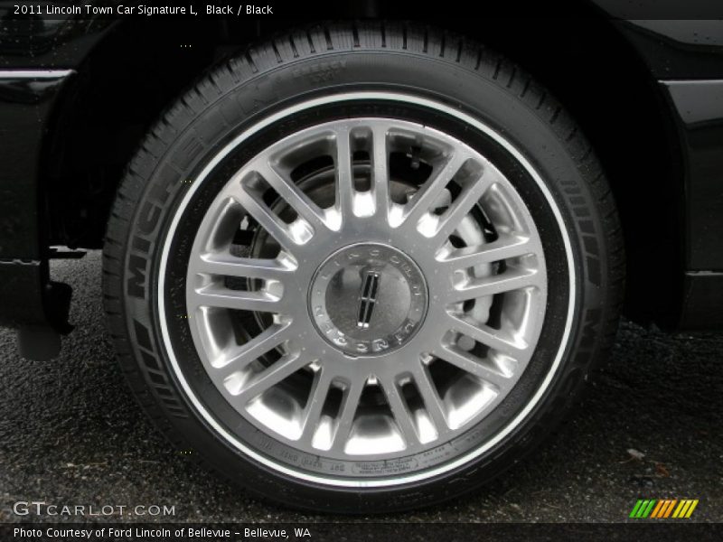 2011 Town Car Signature L Wheel
