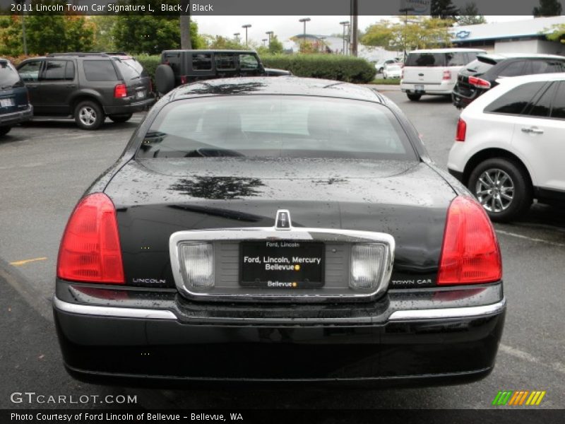 Black / Black 2011 Lincoln Town Car Signature L