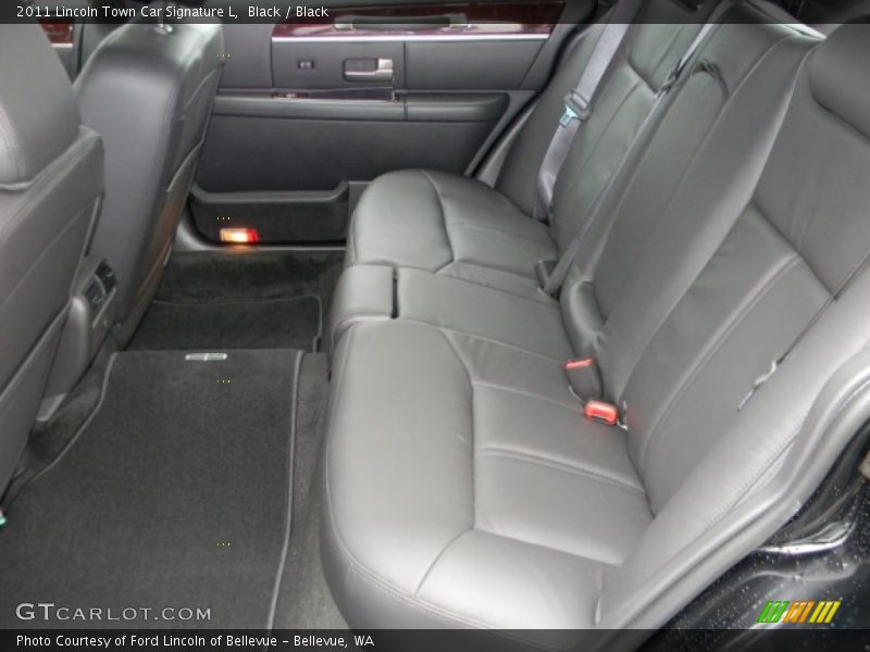  2011 Town Car Signature L Black Interior