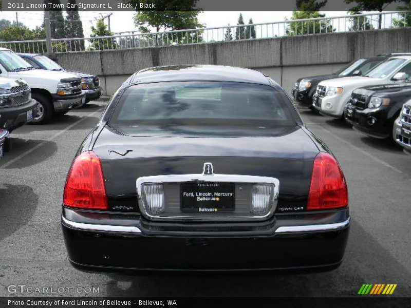 Black / Black 2011 Lincoln Town Car Signature L