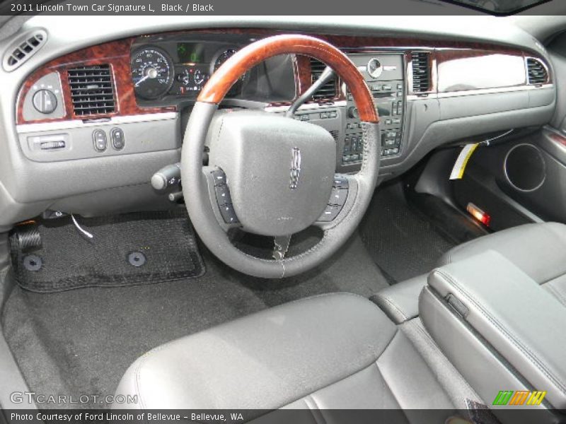 Black / Black 2011 Lincoln Town Car Signature L