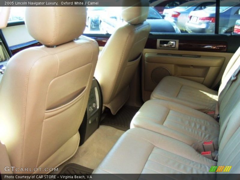 Oxford White / Camel 2005 Lincoln Navigator Luxury
