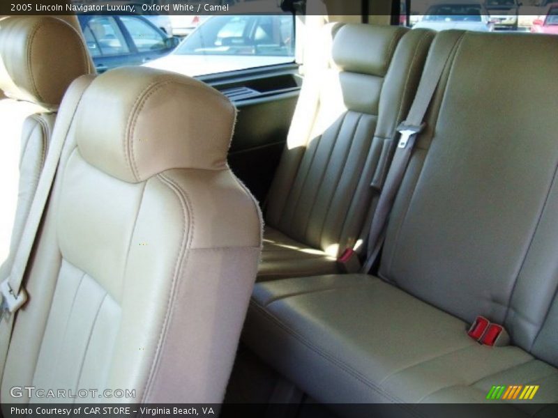 Oxford White / Camel 2005 Lincoln Navigator Luxury