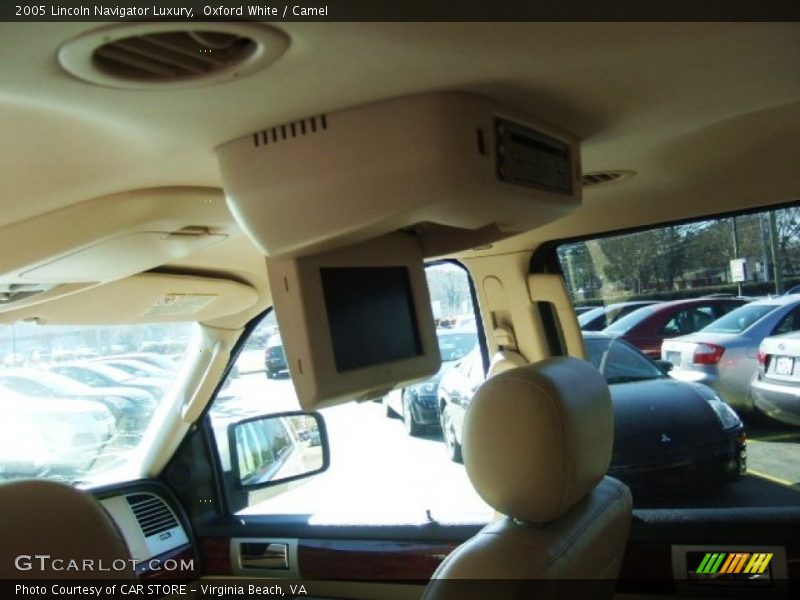 Oxford White / Camel 2005 Lincoln Navigator Luxury