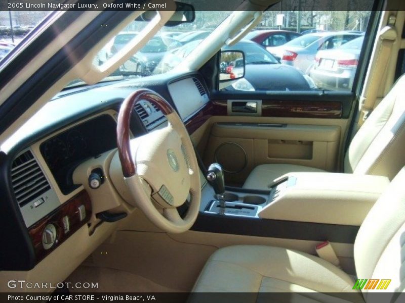 Oxford White / Camel 2005 Lincoln Navigator Luxury