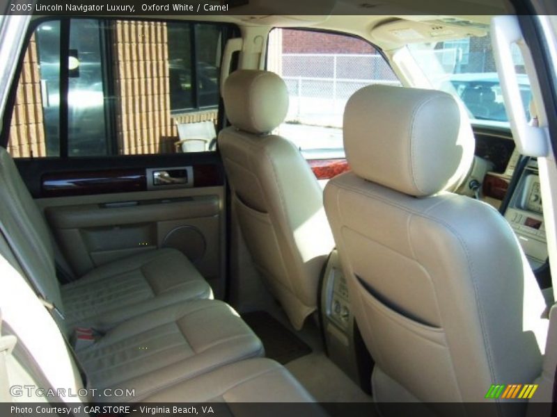 Oxford White / Camel 2005 Lincoln Navigator Luxury