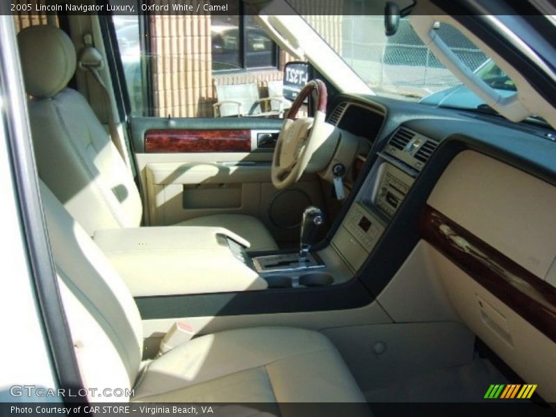 Oxford White / Camel 2005 Lincoln Navigator Luxury