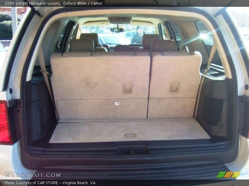 Oxford White / Camel 2005 Lincoln Navigator Luxury