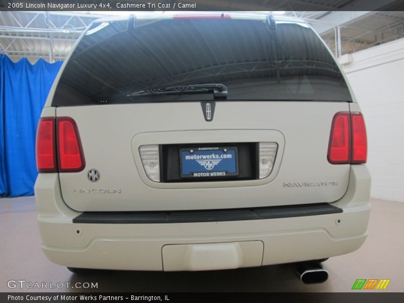 Cashmere Tri Coat / Camel 2005 Lincoln Navigator Luxury 4x4