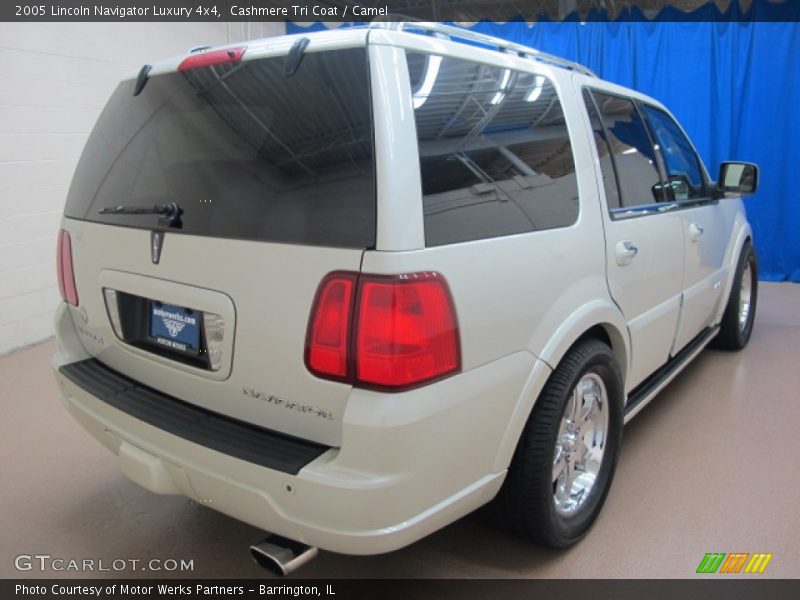 Cashmere Tri Coat / Camel 2005 Lincoln Navigator Luxury 4x4