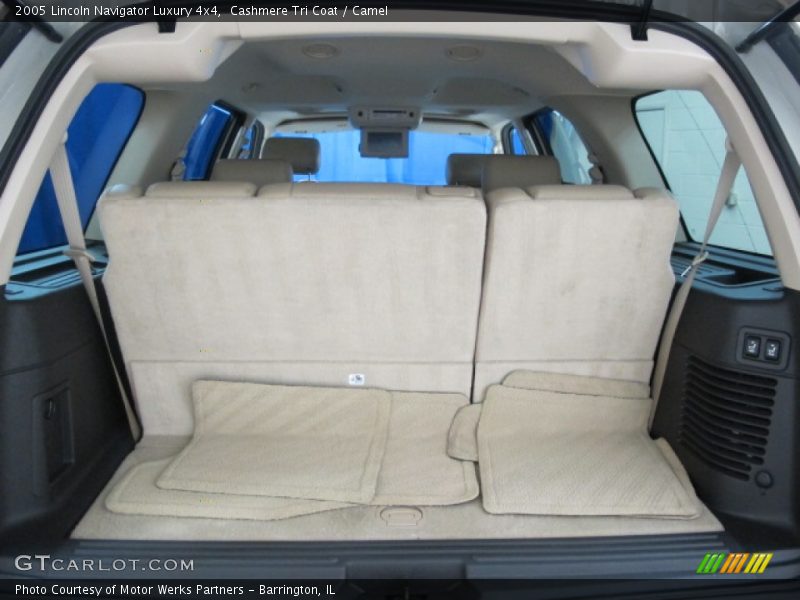 Cashmere Tri Coat / Camel 2005 Lincoln Navigator Luxury 4x4