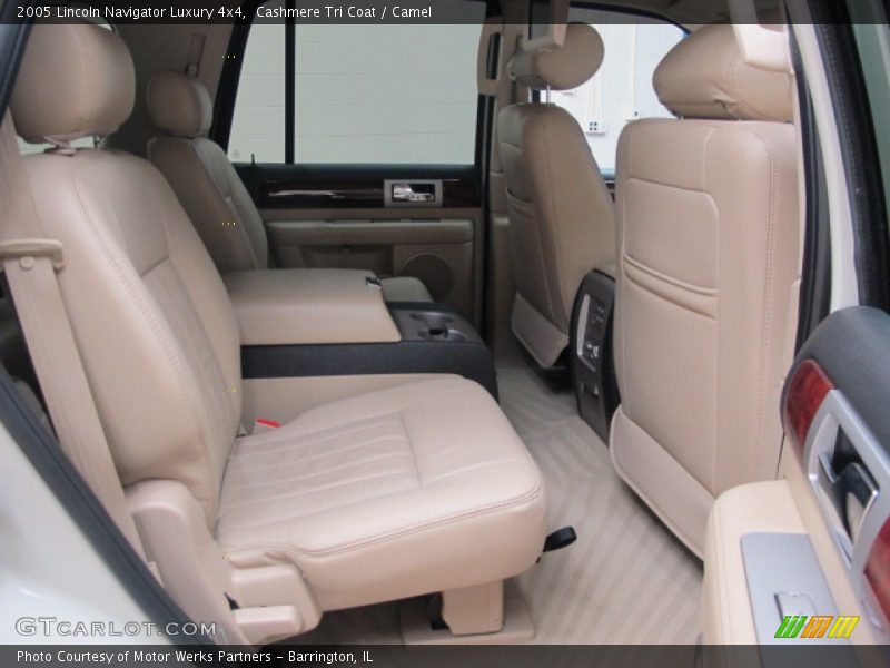 Cashmere Tri Coat / Camel 2005 Lincoln Navigator Luxury 4x4