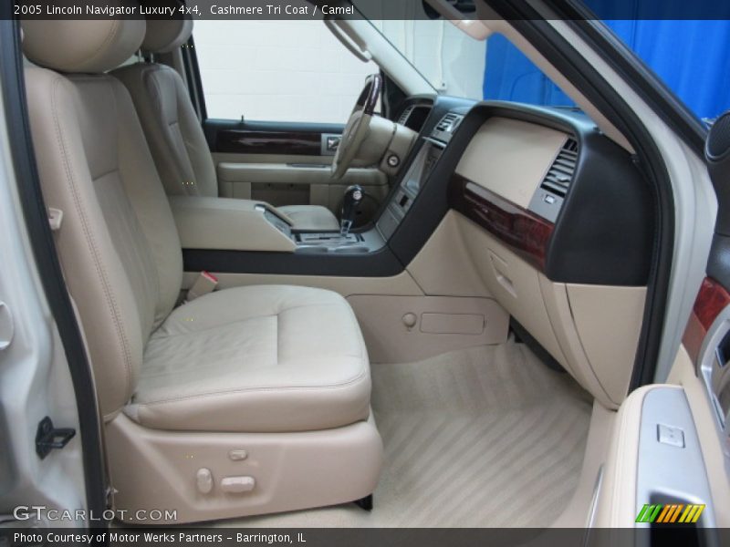 Cashmere Tri Coat / Camel 2005 Lincoln Navigator Luxury 4x4