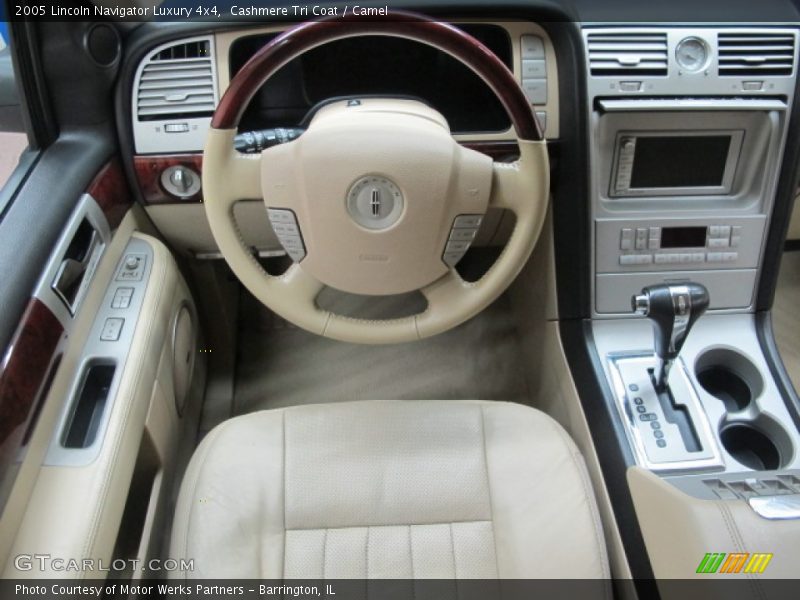 Cashmere Tri Coat / Camel 2005 Lincoln Navigator Luxury 4x4