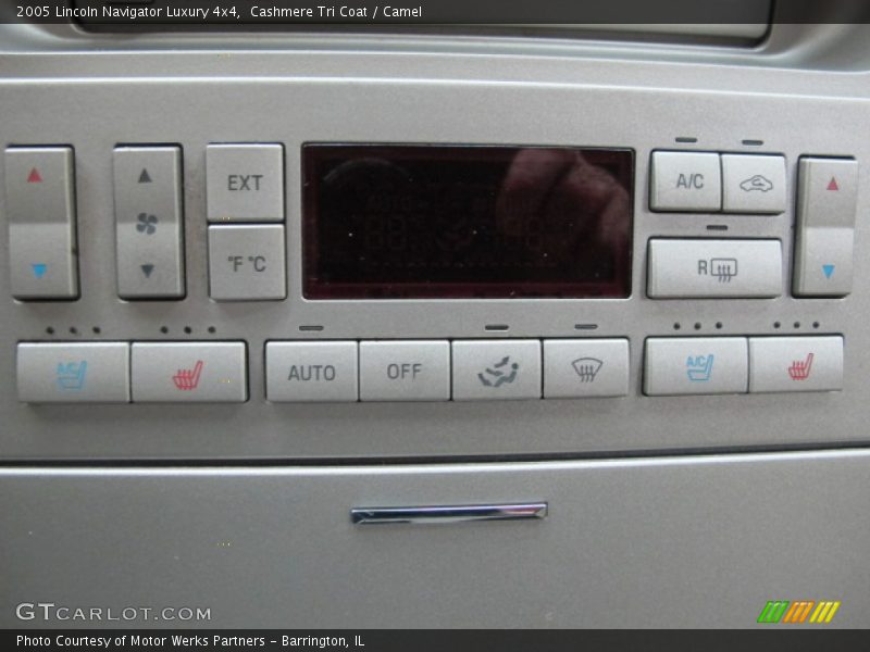 Cashmere Tri Coat / Camel 2005 Lincoln Navigator Luxury 4x4