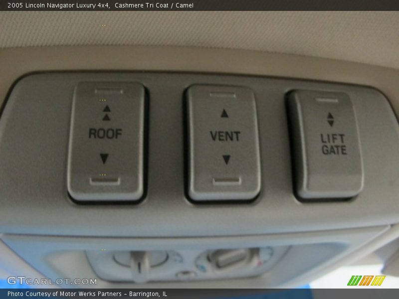Cashmere Tri Coat / Camel 2005 Lincoln Navigator Luxury 4x4
