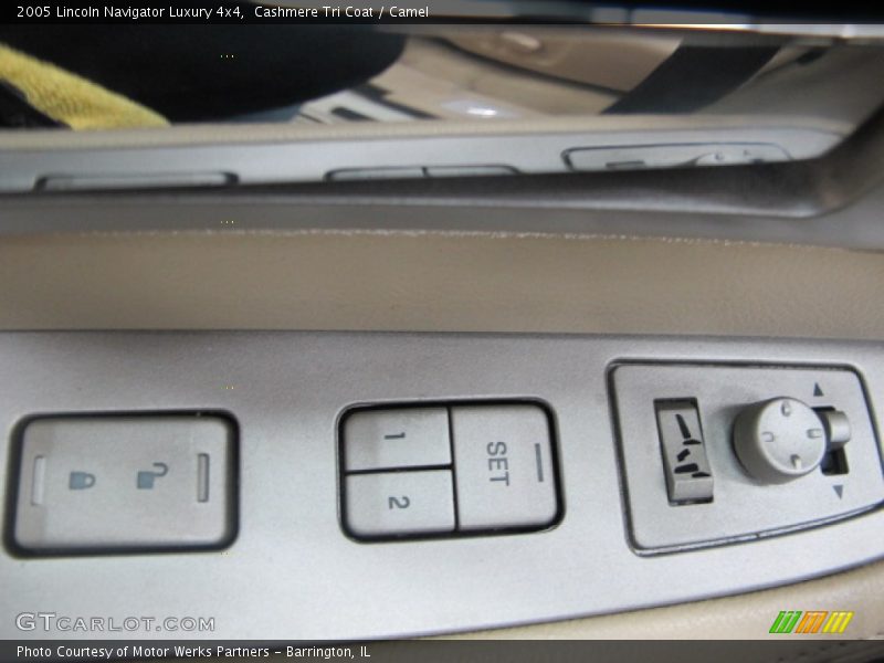 Cashmere Tri Coat / Camel 2005 Lincoln Navigator Luxury 4x4