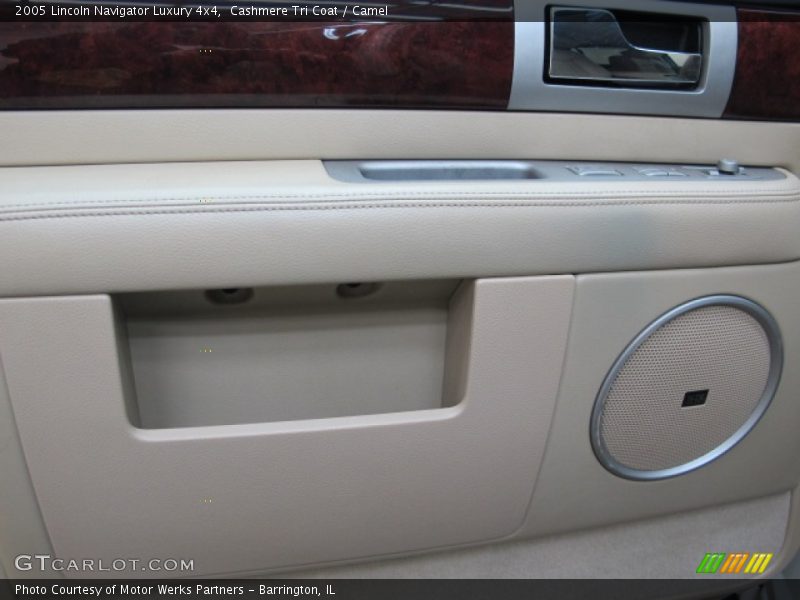 Cashmere Tri Coat / Camel 2005 Lincoln Navigator Luxury 4x4