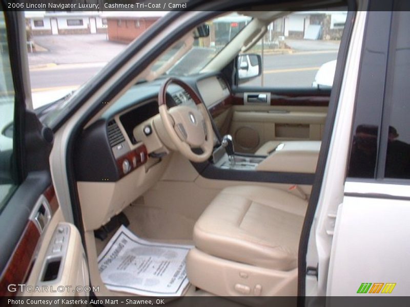 Cashmere Tri-Coat / Camel 2006 Lincoln Navigator Luxury
