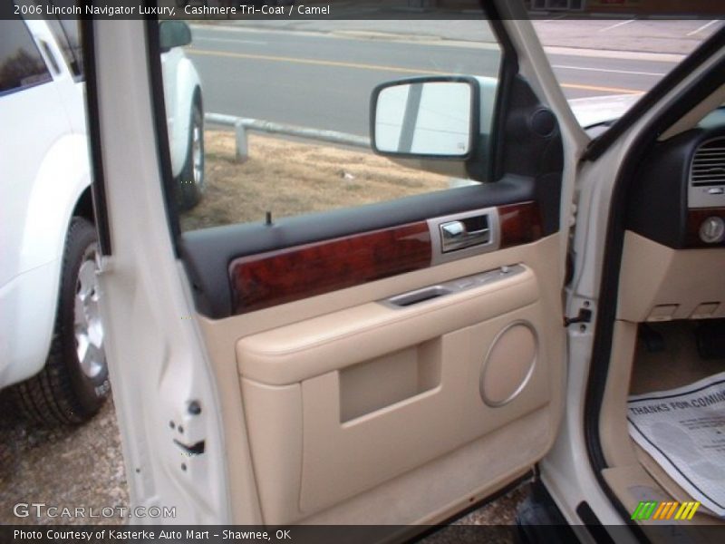 Cashmere Tri-Coat / Camel 2006 Lincoln Navigator Luxury