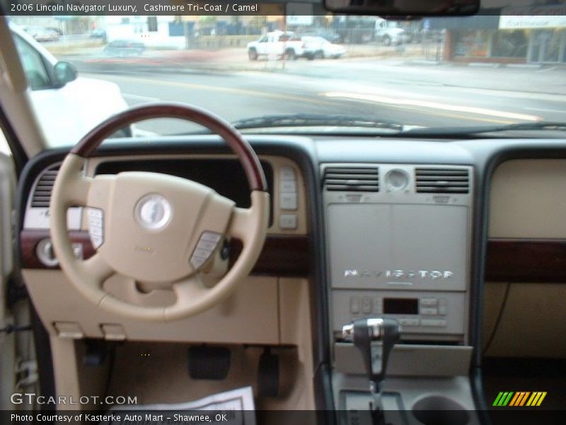 Cashmere Tri-Coat / Camel 2006 Lincoln Navigator Luxury