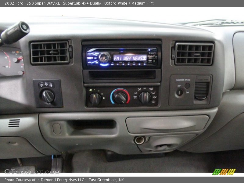 Oxford White / Medium Flint 2002 Ford F350 Super Duty XLT SuperCab 4x4 Dually