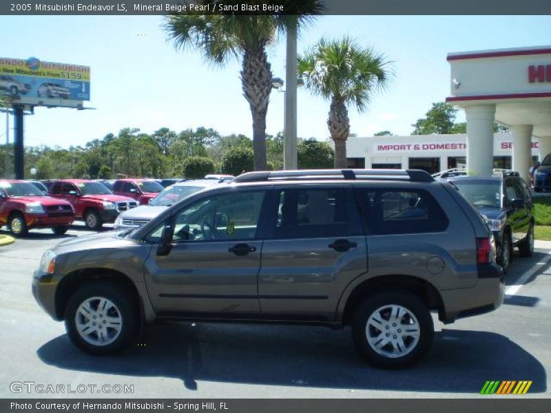 Mineral Beige Pearl / Sand Blast Beige 2005 Mitsubishi Endeavor LS