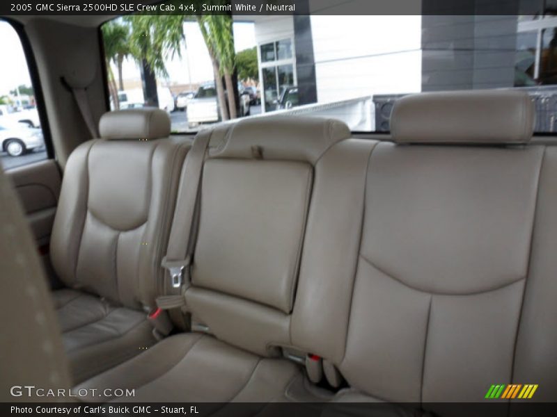 Summit White / Neutral 2005 GMC Sierra 2500HD SLE Crew Cab 4x4