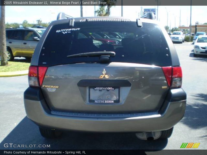 Mineral Beige Pearl / Sand Blast Beige 2005 Mitsubishi Endeavor LS