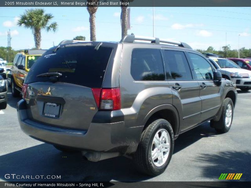 Mineral Beige Pearl / Sand Blast Beige 2005 Mitsubishi Endeavor LS