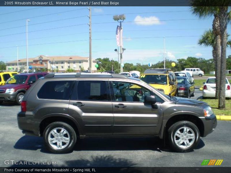 Mineral Beige Pearl / Sand Blast Beige 2005 Mitsubishi Endeavor LS
