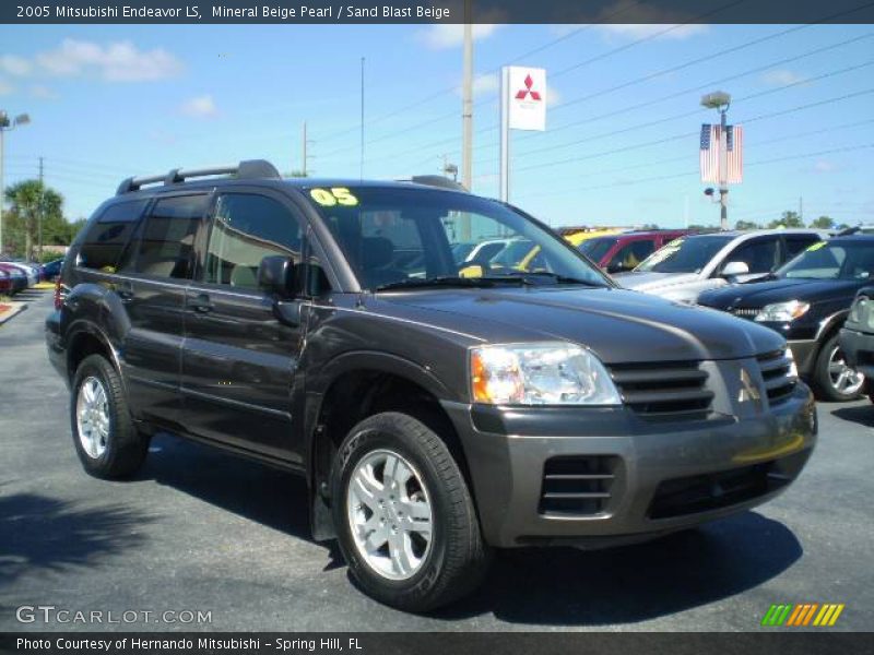 Mineral Beige Pearl / Sand Blast Beige 2005 Mitsubishi Endeavor LS