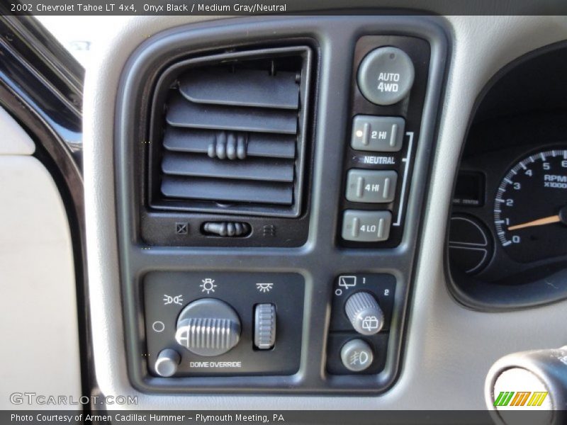 Onyx Black / Medium Gray/Neutral 2002 Chevrolet Tahoe LT 4x4