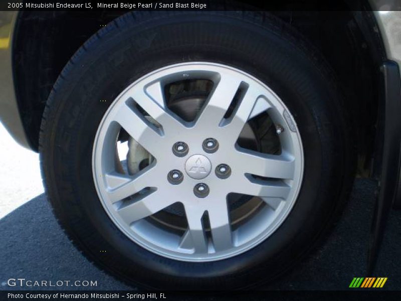 Mineral Beige Pearl / Sand Blast Beige 2005 Mitsubishi Endeavor LS