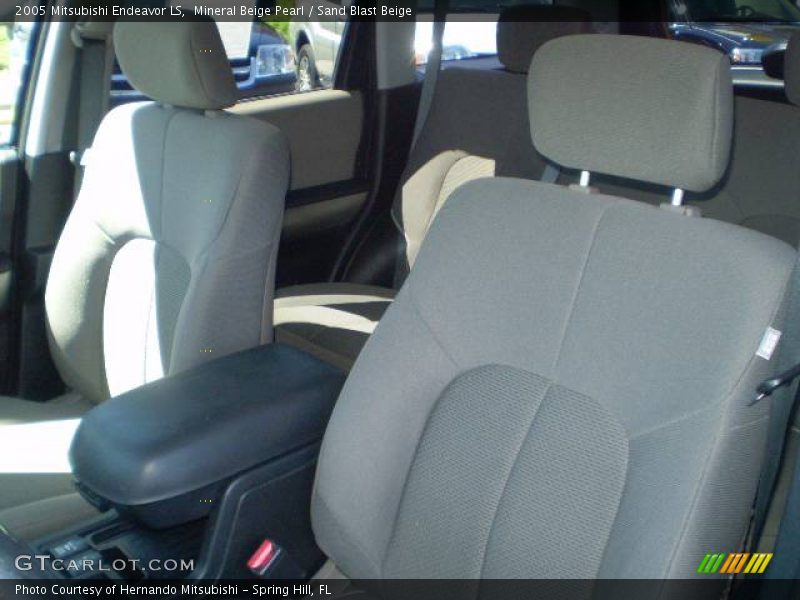 Mineral Beige Pearl / Sand Blast Beige 2005 Mitsubishi Endeavor LS