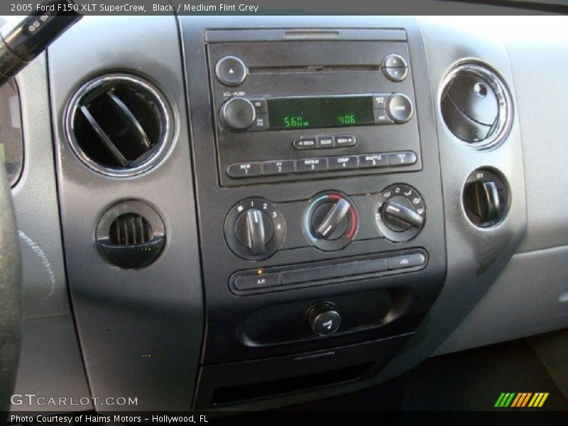 Black / Medium Flint Grey 2005 Ford F150 XLT SuperCrew