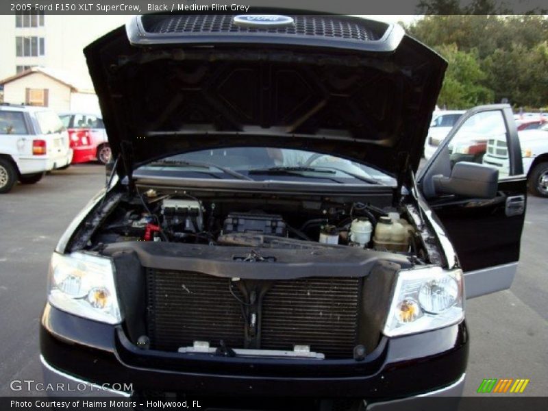 Black / Medium Flint Grey 2005 Ford F150 XLT SuperCrew