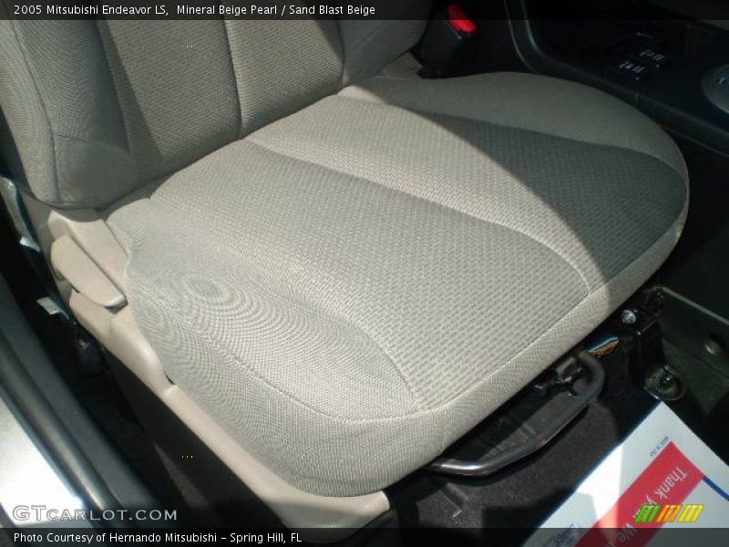 Mineral Beige Pearl / Sand Blast Beige 2005 Mitsubishi Endeavor LS
