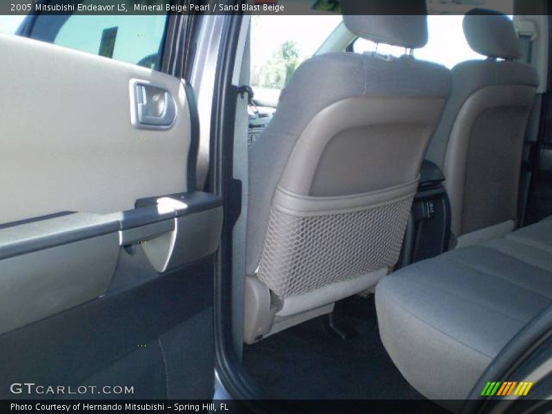 Mineral Beige Pearl / Sand Blast Beige 2005 Mitsubishi Endeavor LS