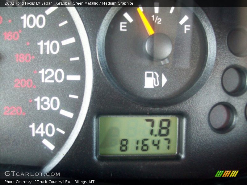 Grabber Green Metallic / Medium Graphite 2002 Ford Focus LX Sedan