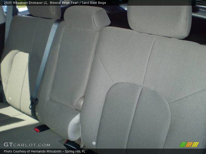 Mineral Beige Pearl / Sand Blast Beige 2005 Mitsubishi Endeavor LS
