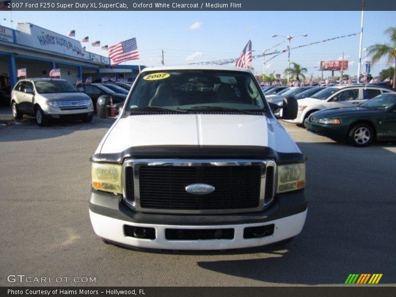 Oxford White Clearcoat / Medium Flint 2007 Ford F250 Super Duty XL SuperCab