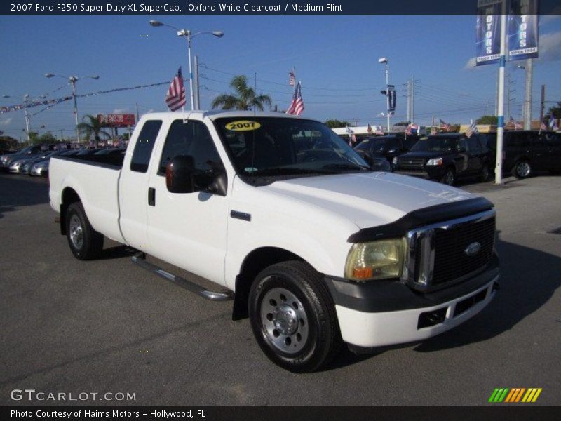Oxford White Clearcoat / Medium Flint 2007 Ford F250 Super Duty XL SuperCab