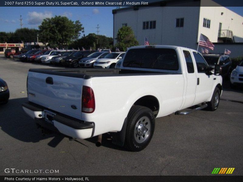 Oxford White Clearcoat / Medium Flint 2007 Ford F250 Super Duty XL SuperCab