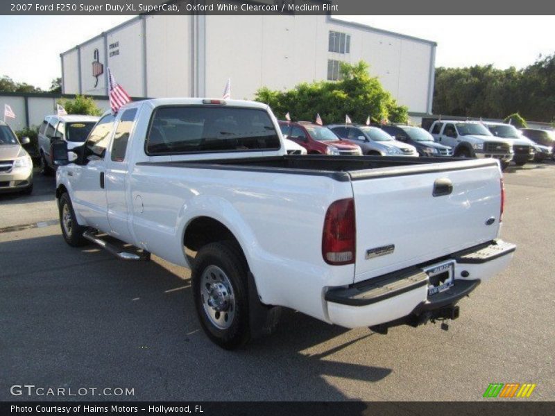 Oxford White Clearcoat / Medium Flint 2007 Ford F250 Super Duty XL SuperCab