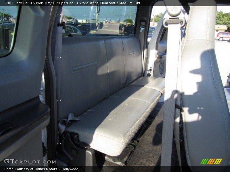 Oxford White Clearcoat / Medium Flint 2007 Ford F250 Super Duty XL SuperCab
