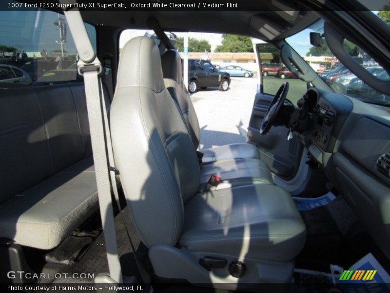 Oxford White Clearcoat / Medium Flint 2007 Ford F250 Super Duty XL SuperCab