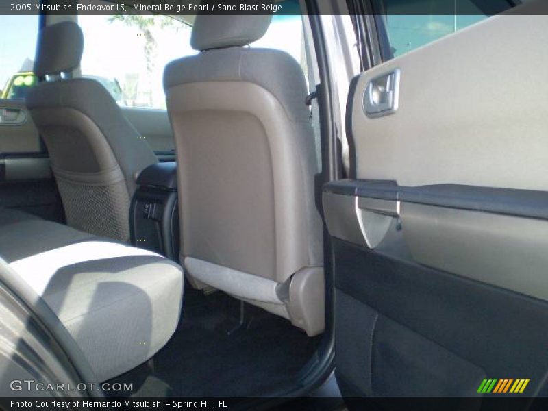 Mineral Beige Pearl / Sand Blast Beige 2005 Mitsubishi Endeavor LS