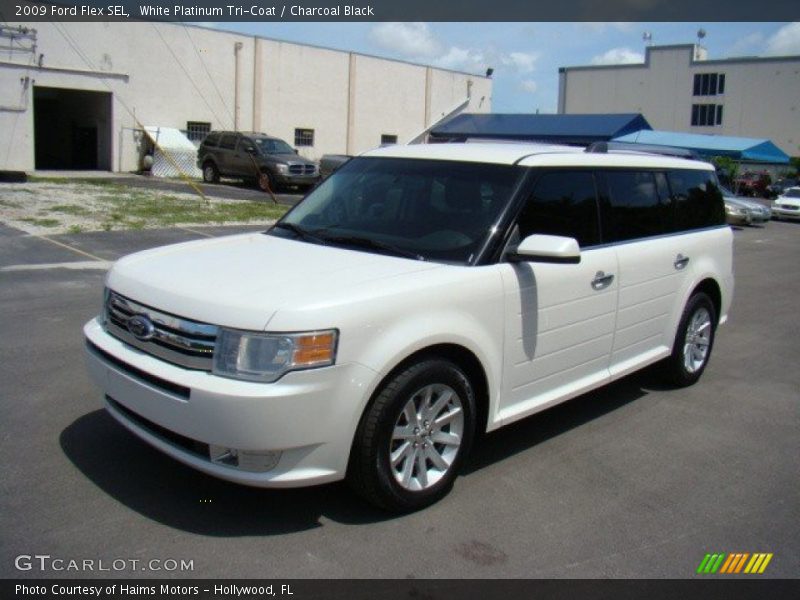 White Platinum Tri-Coat / Charcoal Black 2009 Ford Flex SEL