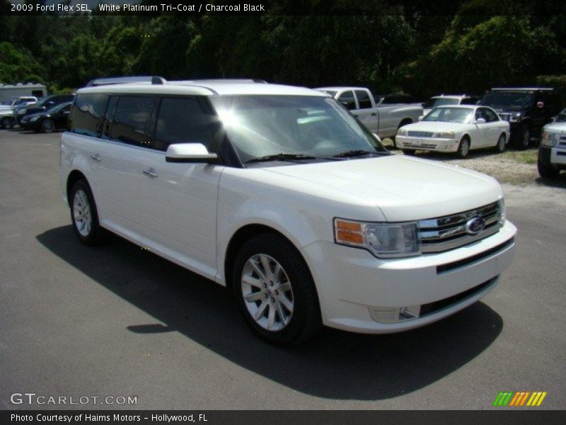 White Platinum Tri-Coat / Charcoal Black 2009 Ford Flex SEL